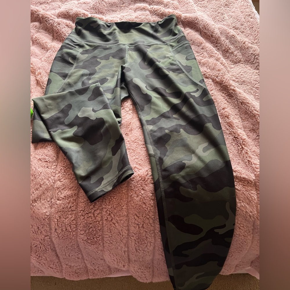 Old Navy Camo Leggings (L)